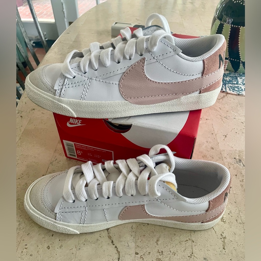 Nike Low Top Blazer Jumbo Shoes ~ like new!! Size 9